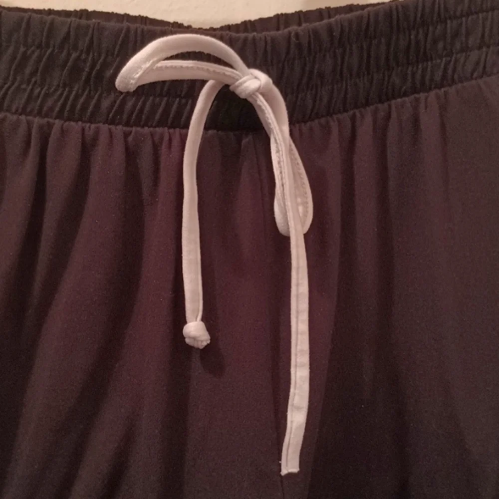 Shorts - Picture 3 of 5